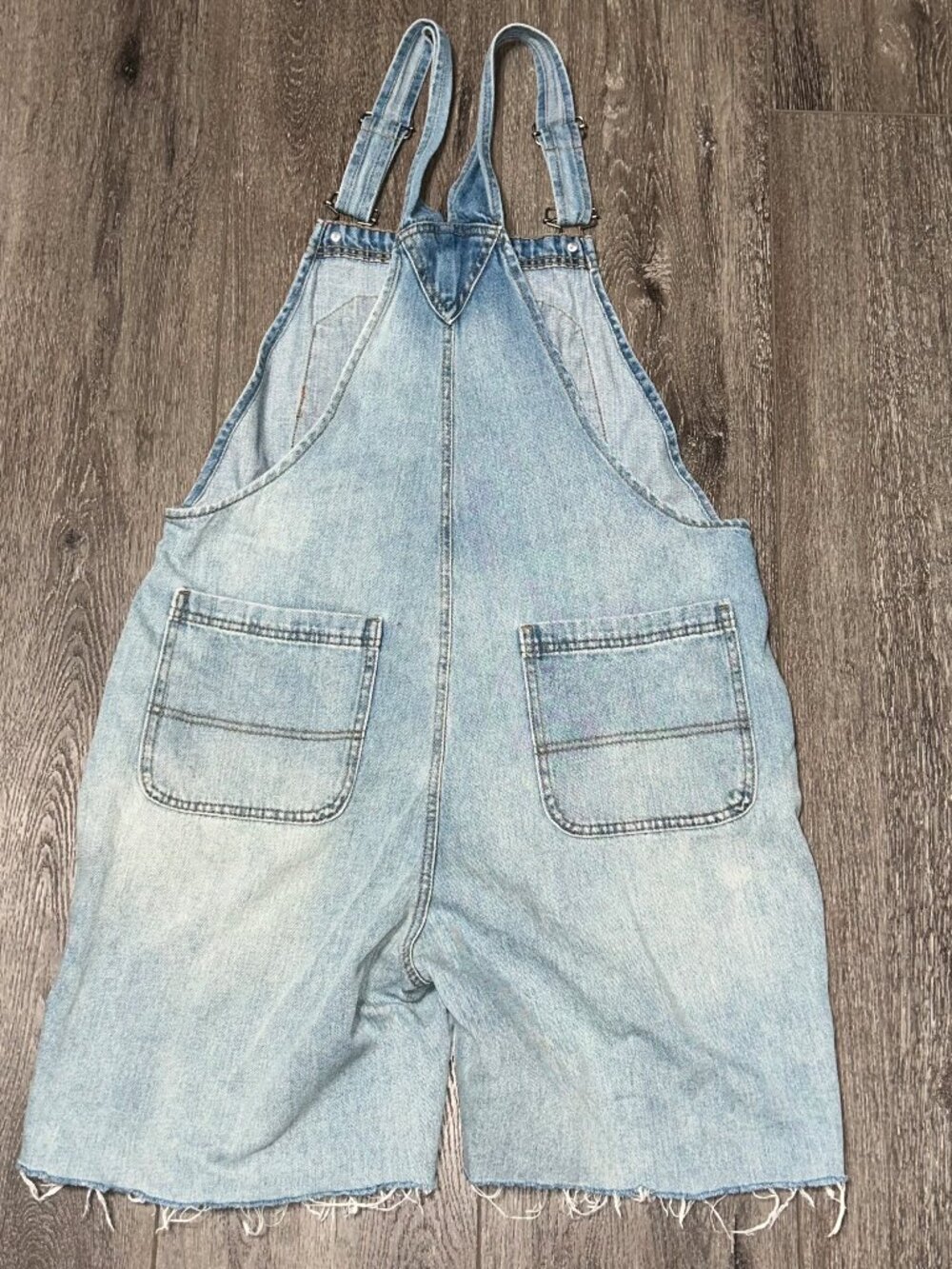 Wild Fable Shortalls L Denim Short Overalls Light Wash Distressed Raw Hem Farmer - Picture 6 of 6